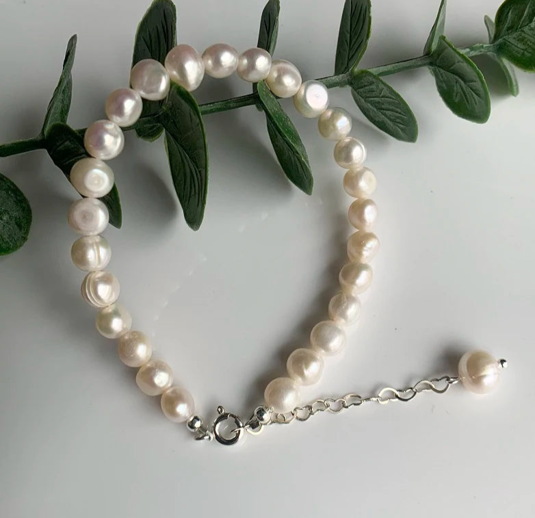 PEARL BRACELET for beatifull women.