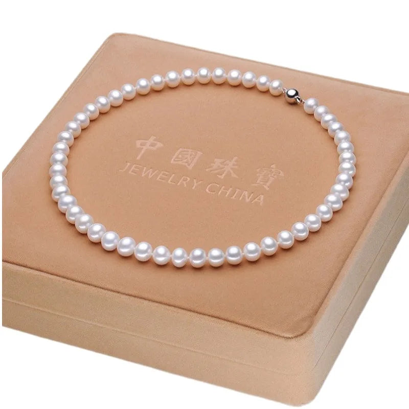 Elegant white pearl necklace, natural freshwater.