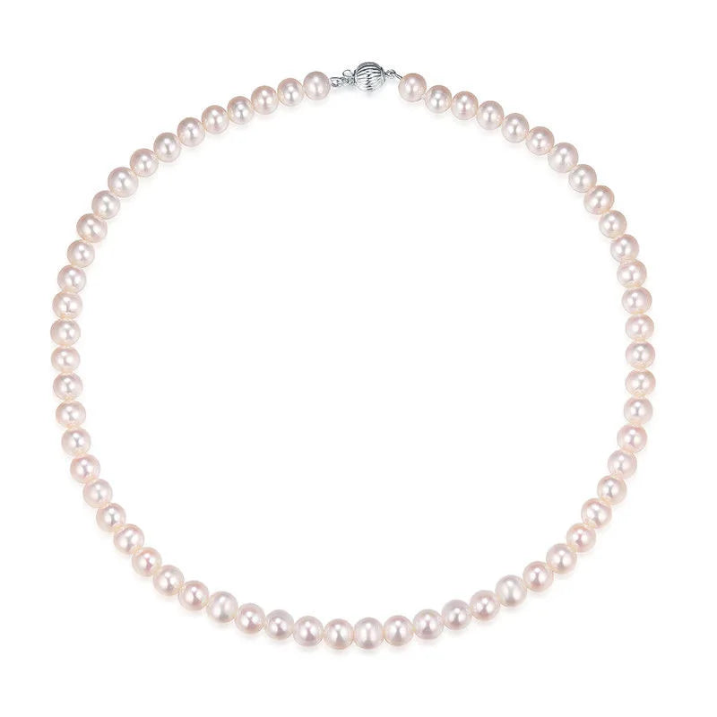 Elegant white pearl necklace, natural freshwater.