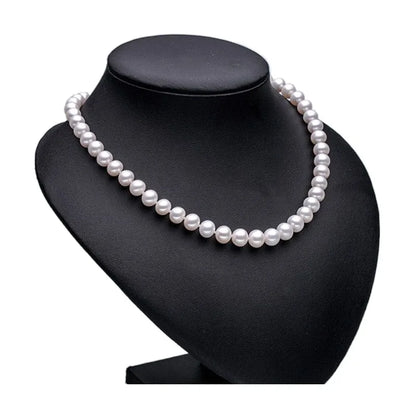 Elegant white pearl necklace, natural freshwater.