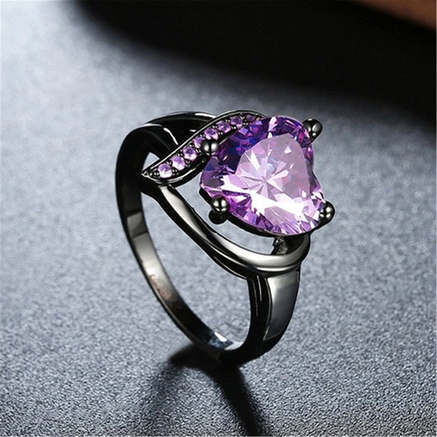 Fashion Couple Rings Romantic Women Heart Purple.