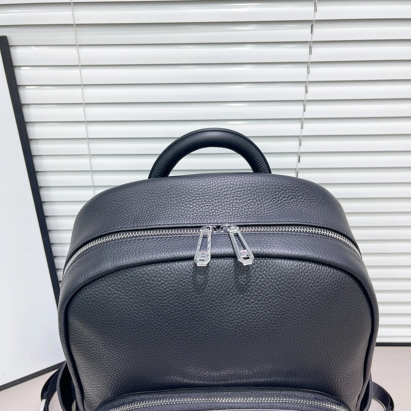 2023 New Brand Genuine Leather Men Backpacks.