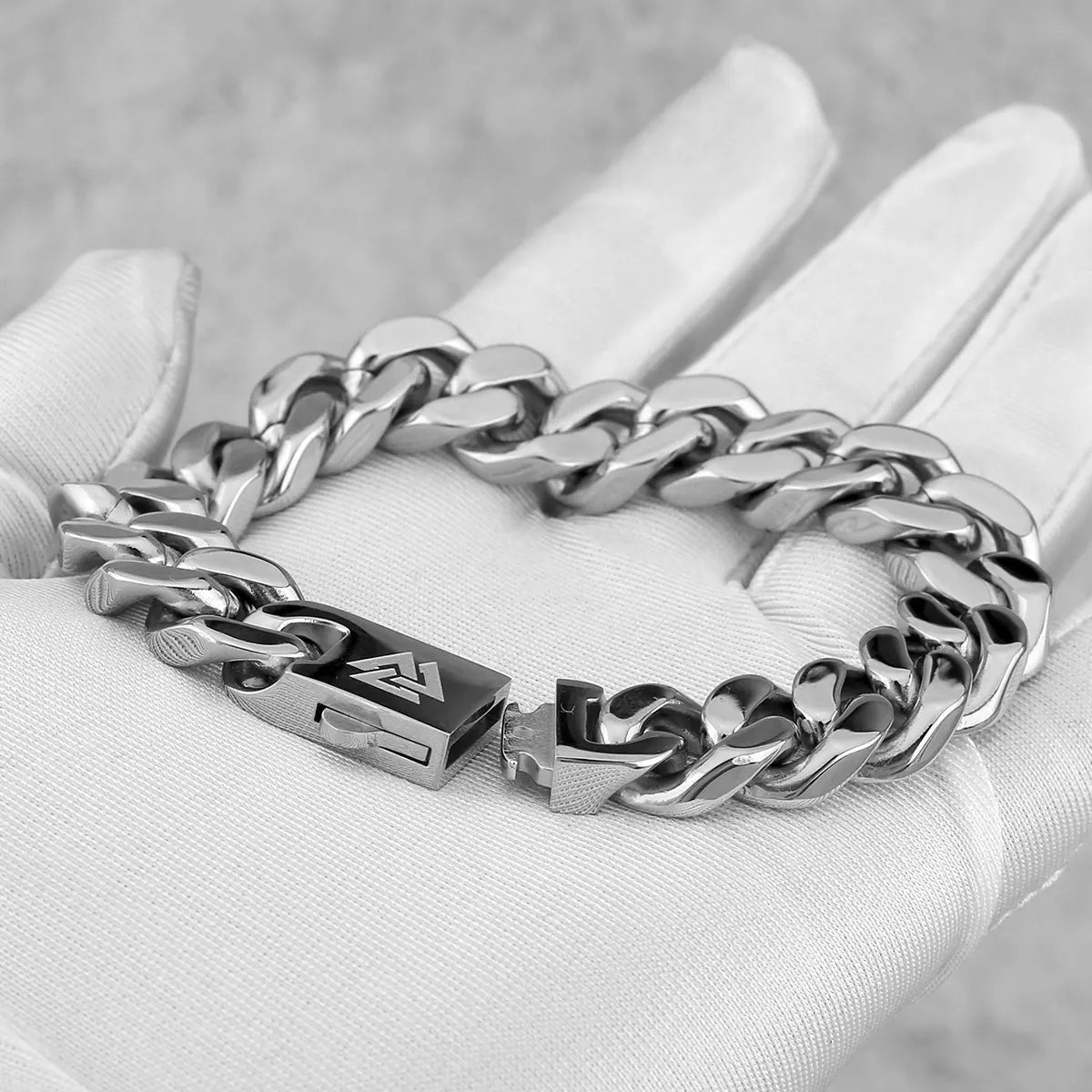 Fashion Cuba Chain Bracelet Fine Polished Stainless Steel Valknut Rune Simple Buckle Bracelet Men Amulet Gift Jewelry Wholesale