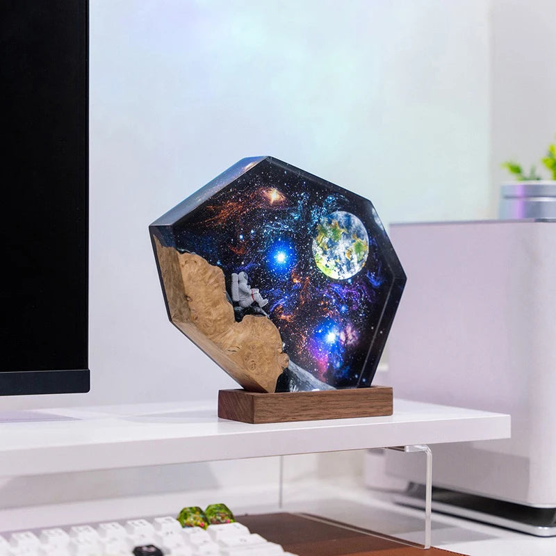 Space Exploration Organism Resin Table Light Creactive Art Decoration Lamp Earth Astronauts Theme Night Light USB Charge