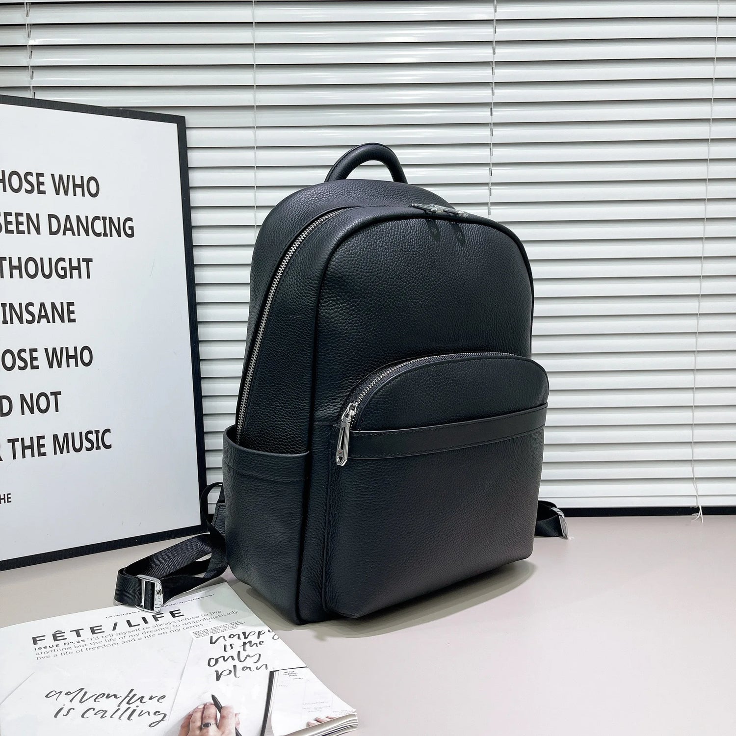 2023 New Brand Genuine Leather Men Backpacks.