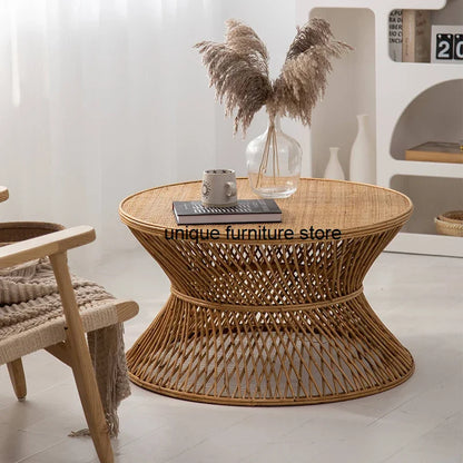 Round Luxury Coffee Table: Elegant Minimalism and Natural Charm.