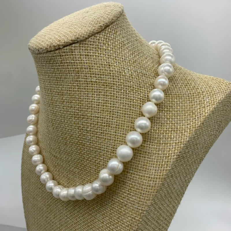 Stylish silver choker with freshwater pearls.