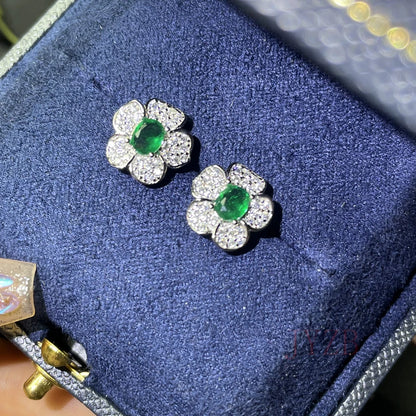 925 Silver Emerald Stud Earrings: Timeless Elegance.