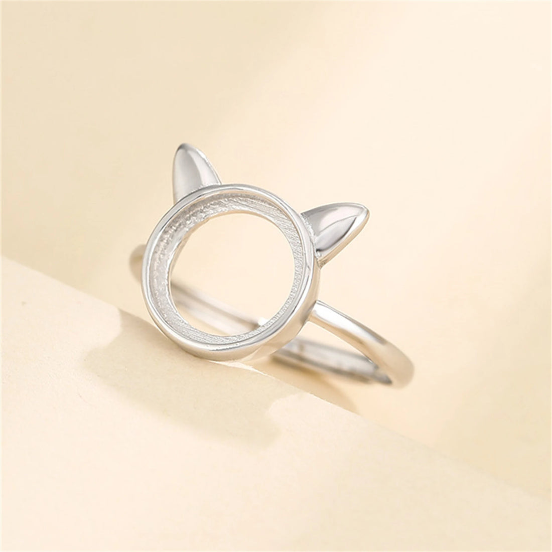 Cat Style Ring Setting for Round Cabochons.