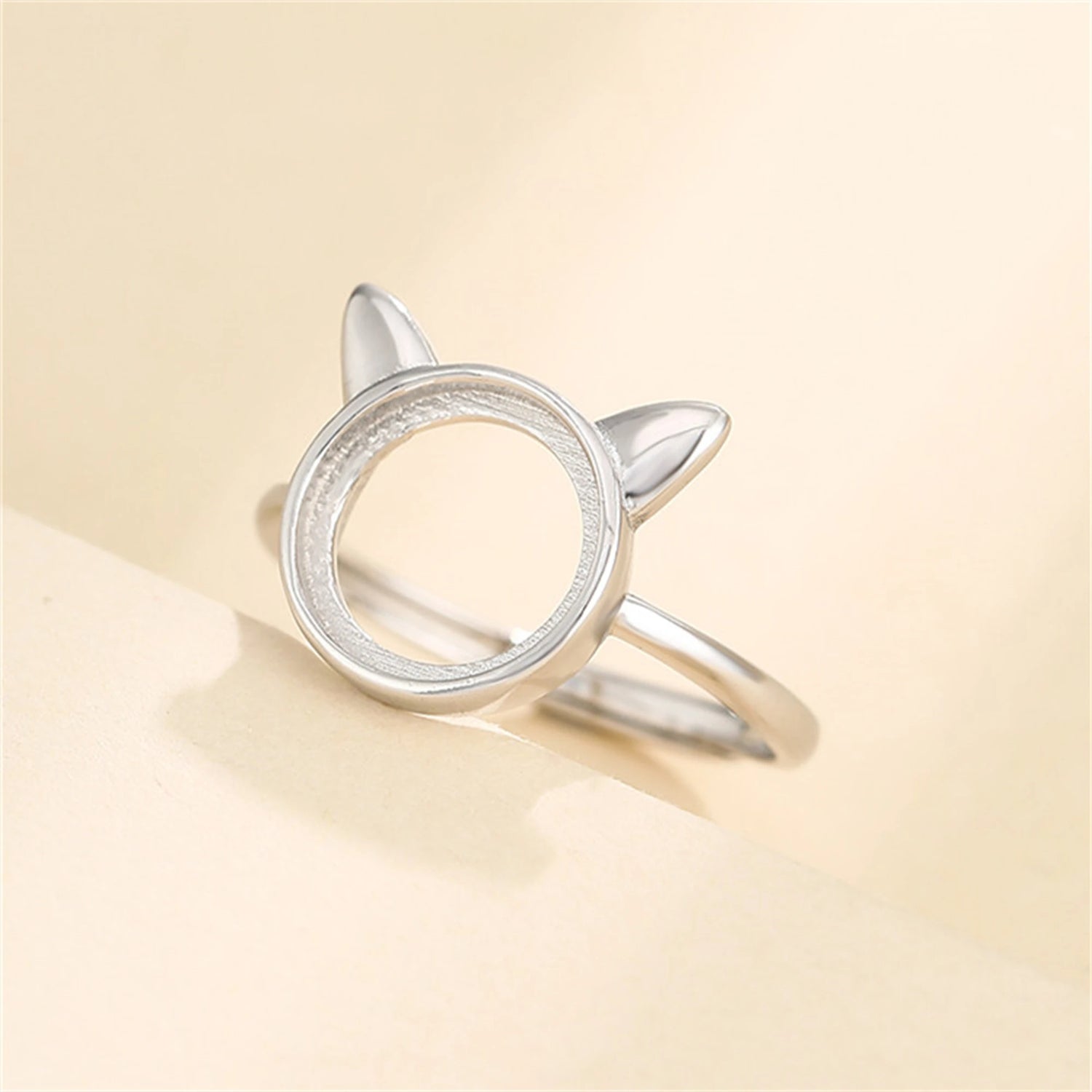 Cat Style Ring Setting for Round Cabochons.